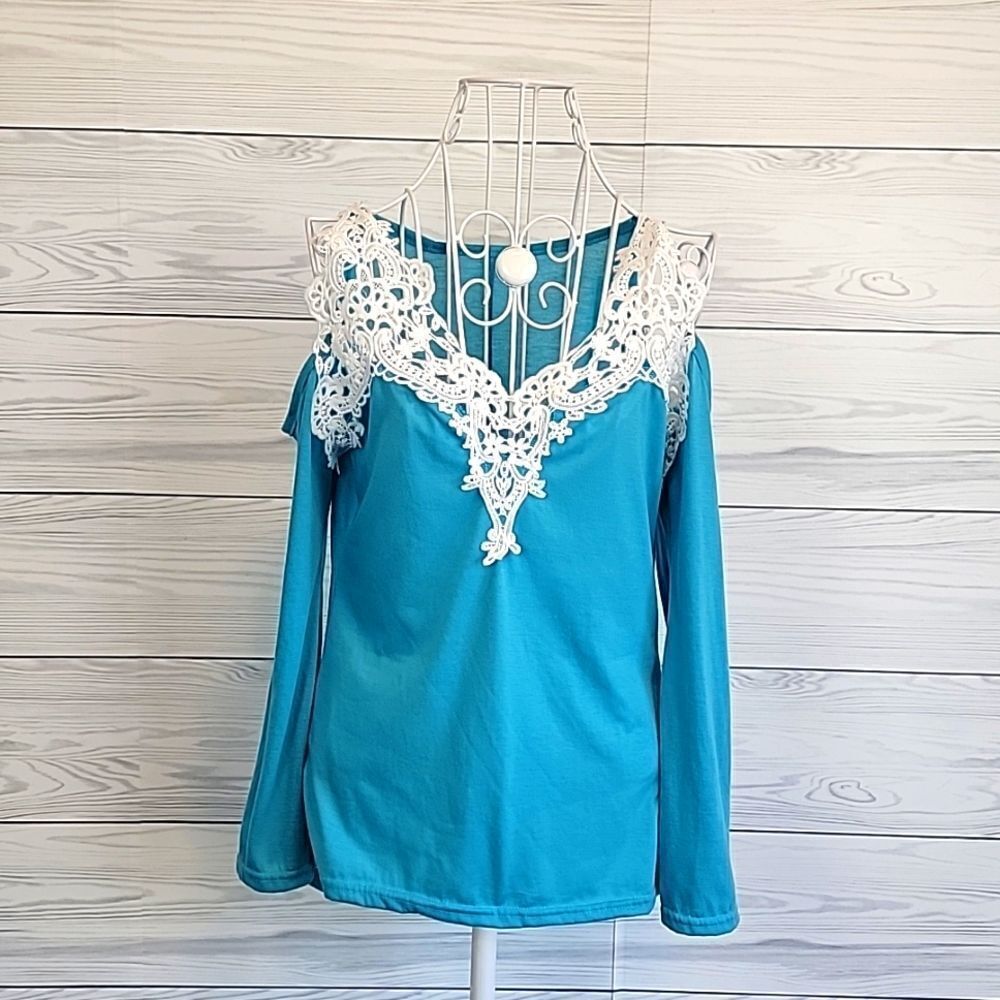 Unbranded cold shoulder top turquoise with lace Women's Size M